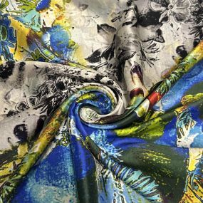 Tecido Palha De Seda Estampada Floral Azul Profundo • Conexão Tecidos