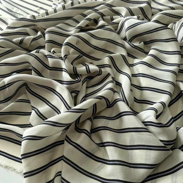 Tecido Crepe de Chine Estampado Fine Line Elegance • Conexão Tecidos