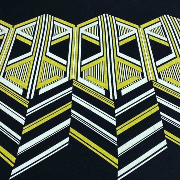 Tecido Crepe de Chine Estampado Chevron Amarelo • Conexão Tecidos