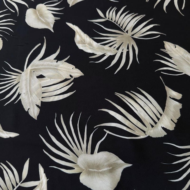 Tecido Crepe de Chine Estampado Tropical Leaves Noir • Conexão Tecidos