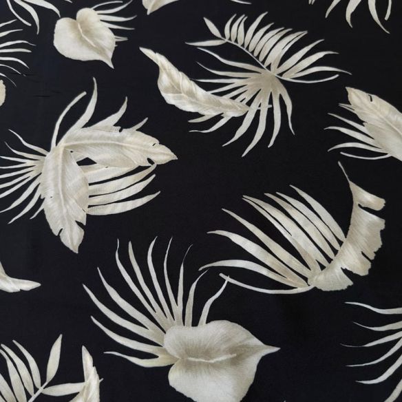 Tecido Crepe de Chine Estampado Tropical Leaves Noir • Conexão Tecidos