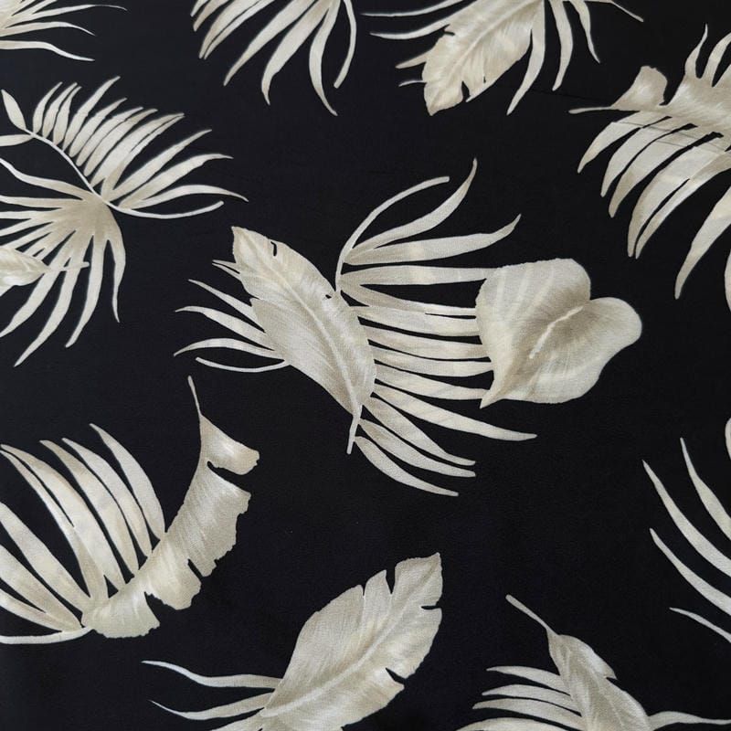 Tecido Crepe de Chine Estampado Tropical Leaves Noir • Conexão Tecidos