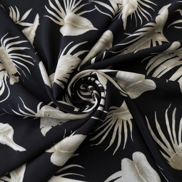 Tecido Crepe de Chine Estampado Tropical Leaves Noir • Conexão Tecidos