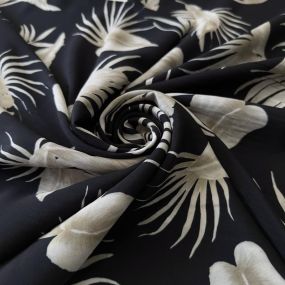 Tecido Crepe de Chine Estampado Tropical Leaves Noir • Conexão Tecidos 2