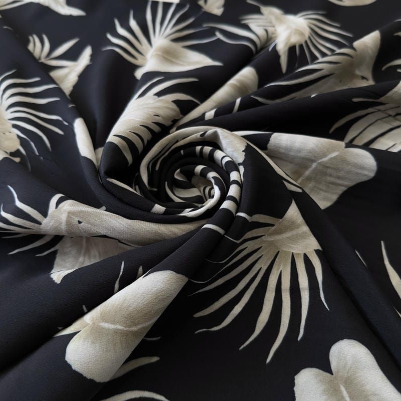 Tecido Crepe de Chine Estampado Tropical Leaves Noir • Conexão Tecidos