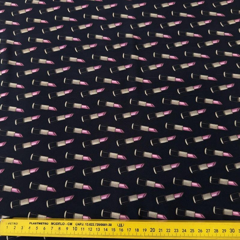 Tecido Crepe de Chine Estampado Lipstick Chic • Conexão Tecidos