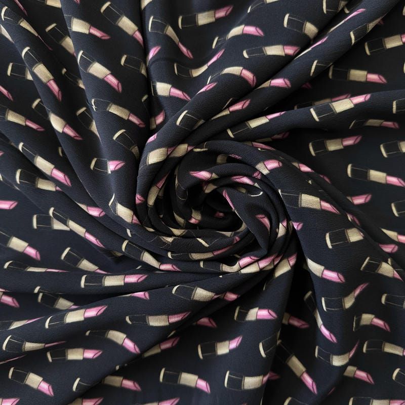 Tecido Crepe de Chine Estampado Lipstick Chic • Conexão Tecidos