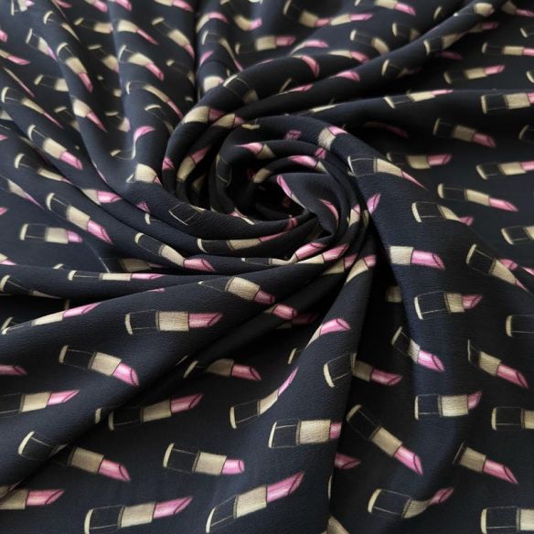 Tecido Crepe de Chine Estampado Lipstick Chic • Conexão Tecidos