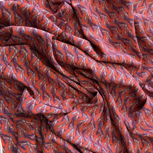 Tecido Crepe de Chine Estampado Red Legs • Conexão Tecidos