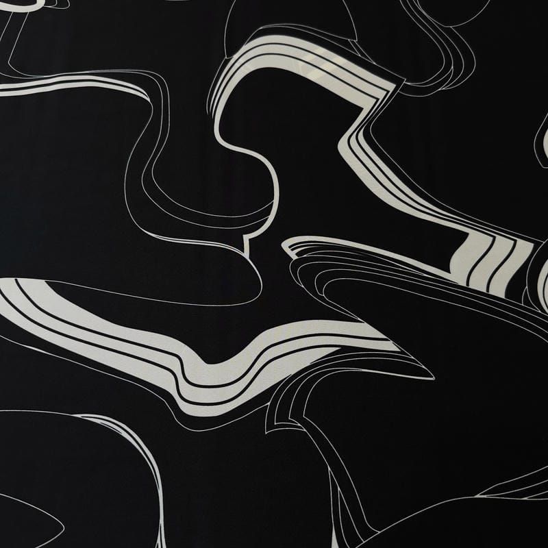 Tecido Crepe de Chine Estampado Flow Line Black • Conexão Tecidos