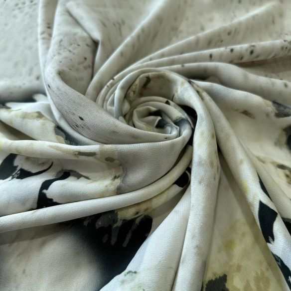 Tecido Crepe de Chine Estampado Art Figure Mono • Conexão Tecidos