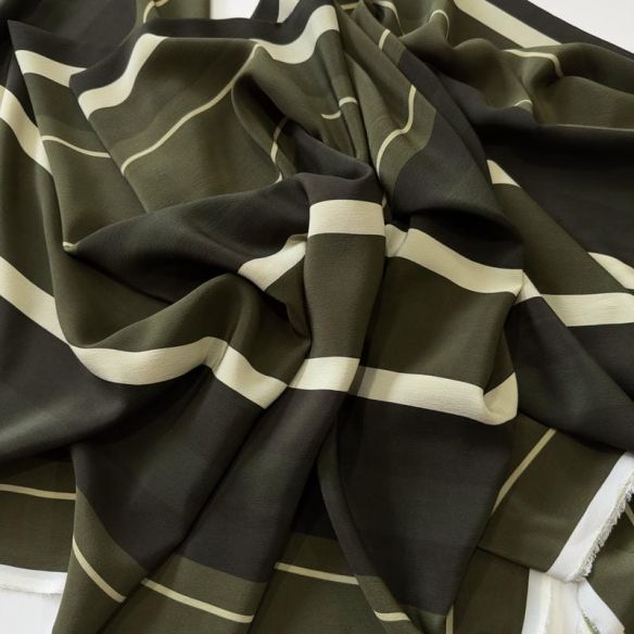 Tecido Crepe de Chine Estampado Green Lines • Conexão Tecidos