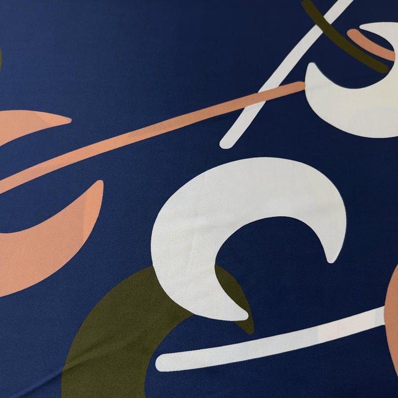 Tecido Crepe de Chine Estampado Shapes Blue • Conexão Tecidos