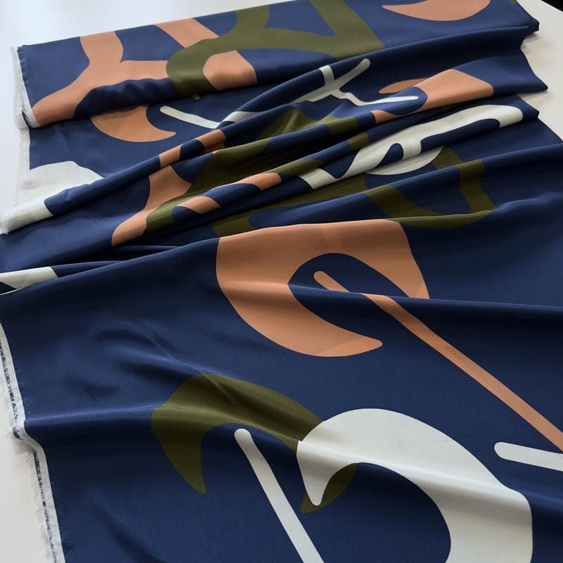 Tecido Crepe de Chine Estampado Shapes Blue • Conexão Tecidos