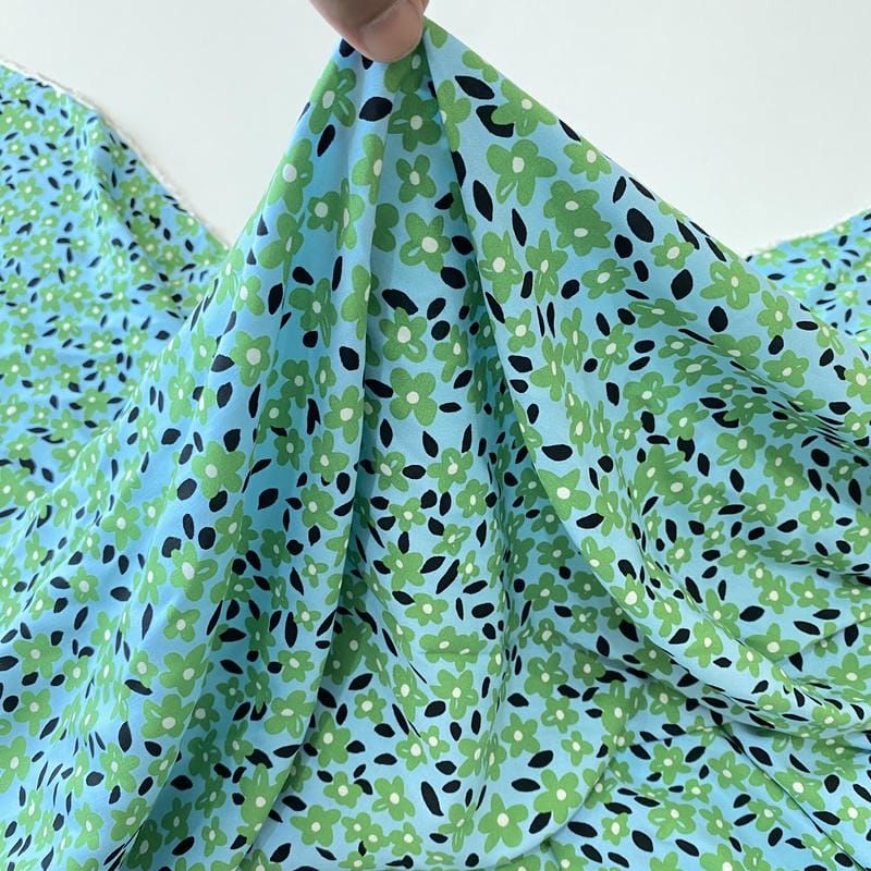 Tecido Viscose Estampada Floral Fresh Verde Sky • Conexão Tecidos