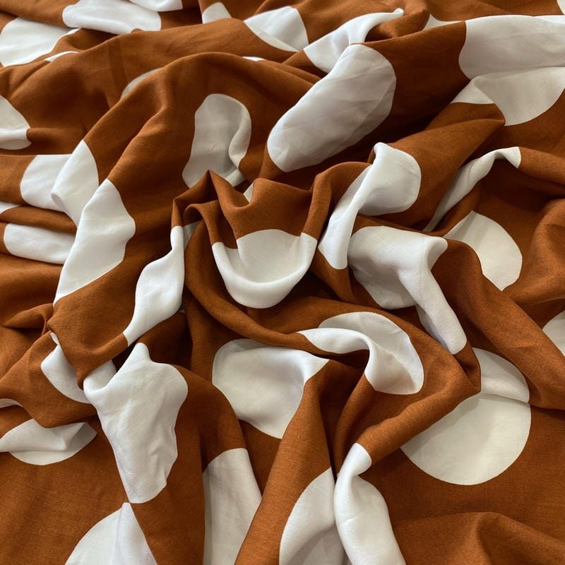 Tecido Viscose Estampada Poá Maxi Caramelo Chic • Conexão Tecidos