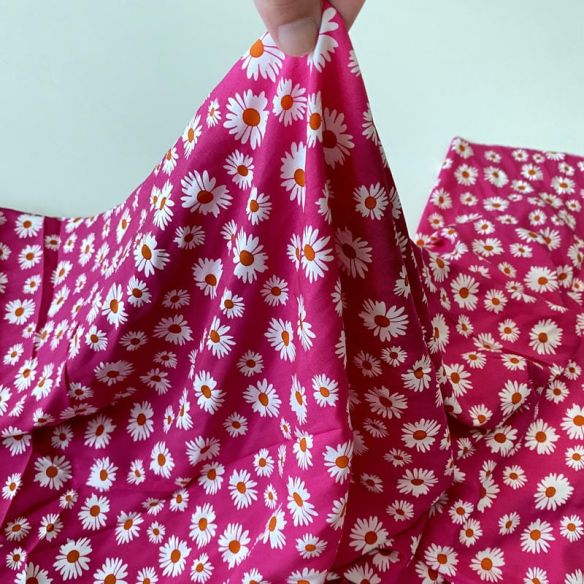 Tecido Viscose Estampada Margarida Pink • Conexão Tecidos