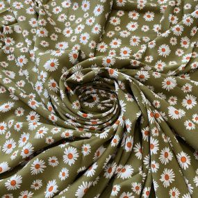 Tecido Viscose Estampada Margarida Oliva Natural • Conexão Tecidos