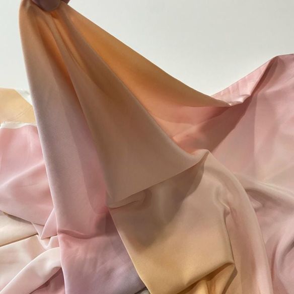Tecido Crepe de Chine Estampado Nuage de Pétale • Conexão Tecidos
