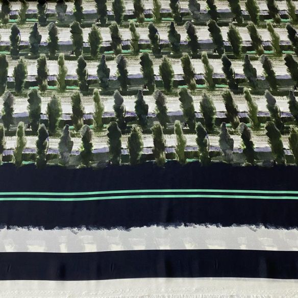 Tecido Crepe de Chine Estampado Resort Oliva Navy • Conexão Tecidos