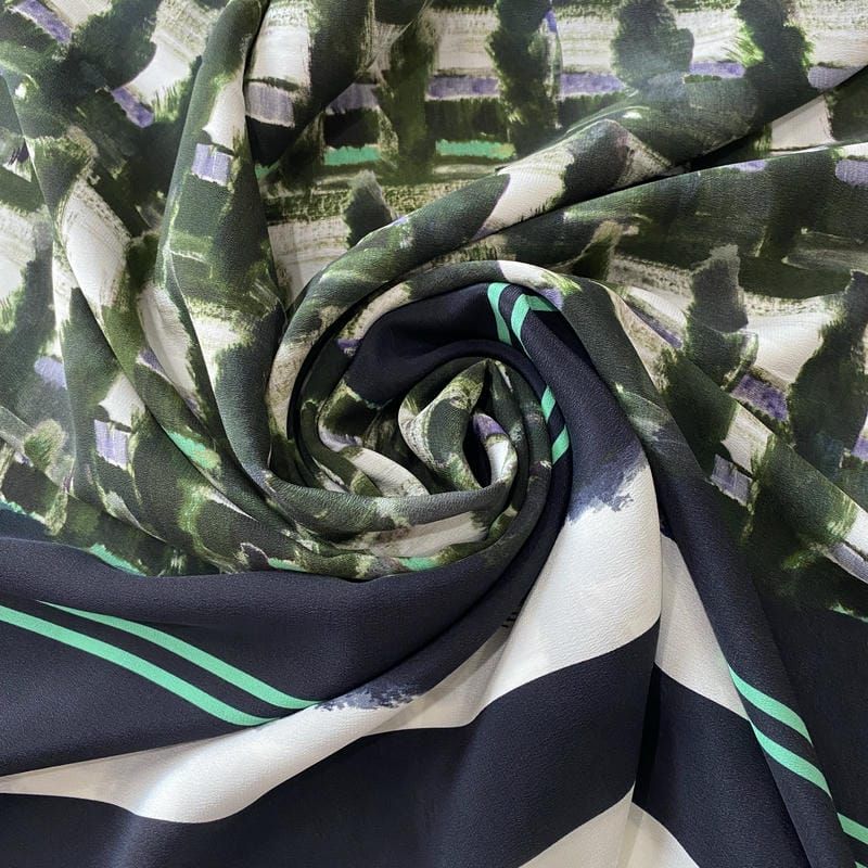 Tecido Crepe de Chine Estampado Resort Oliva Navy • Conexão Tecidos