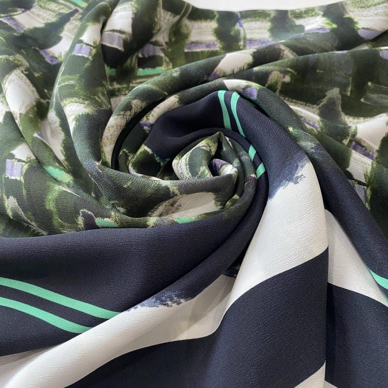 Tecido Crepe de Chine Estampado Resort Oliva Navy • Conexão Tecidos