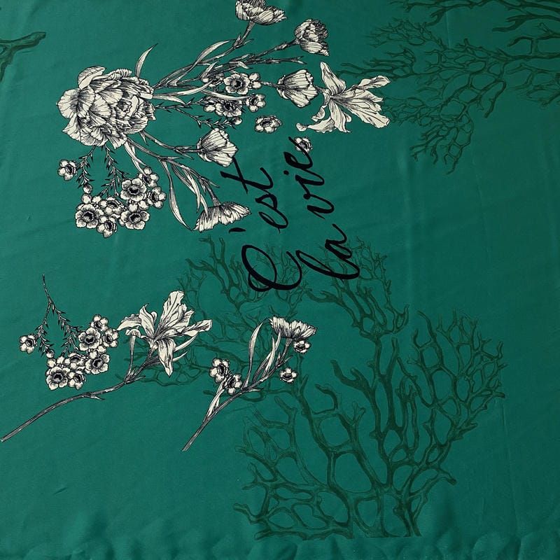 Tecido Crepe de Chine Estampado Verde E'est La Vie • Conexão Tecidos