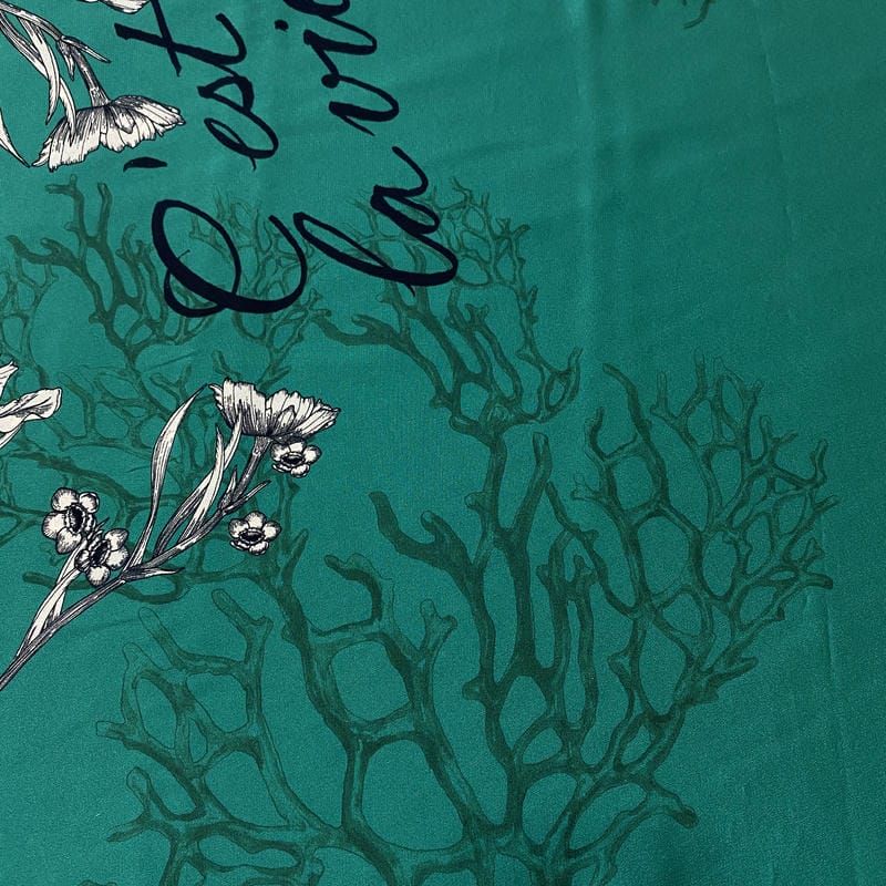 Tecido Crepe de Chine Estampado Verde E'est La Vie • Conexão Tecidos