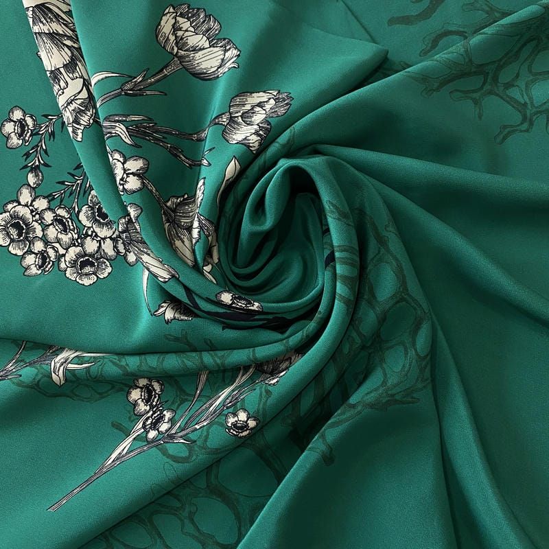 Tecido Crepe de Chine Estampado Verde E'est La Vie • Conexão Tecidos