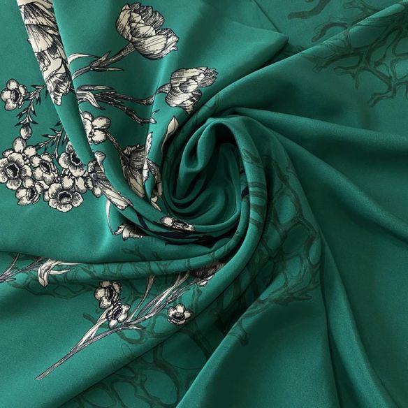 Tecido Crepe de Chine Estampado Verde E'est La Vie • Conexão Tecidos
