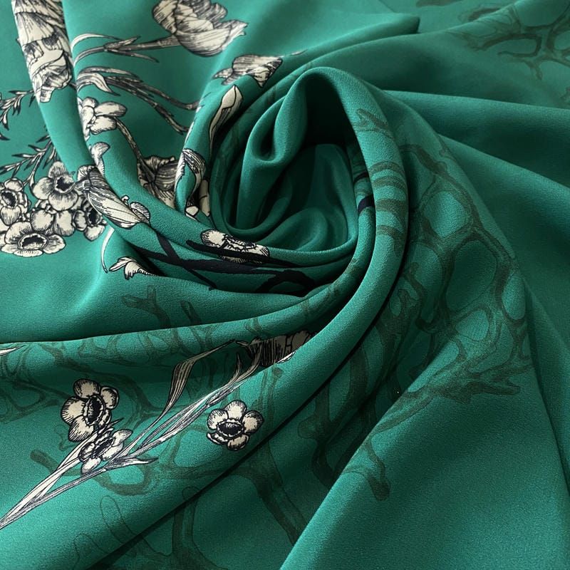 Tecido Crepe de Chine Estampado Verde E'est La Vie • Conexão Tecidos