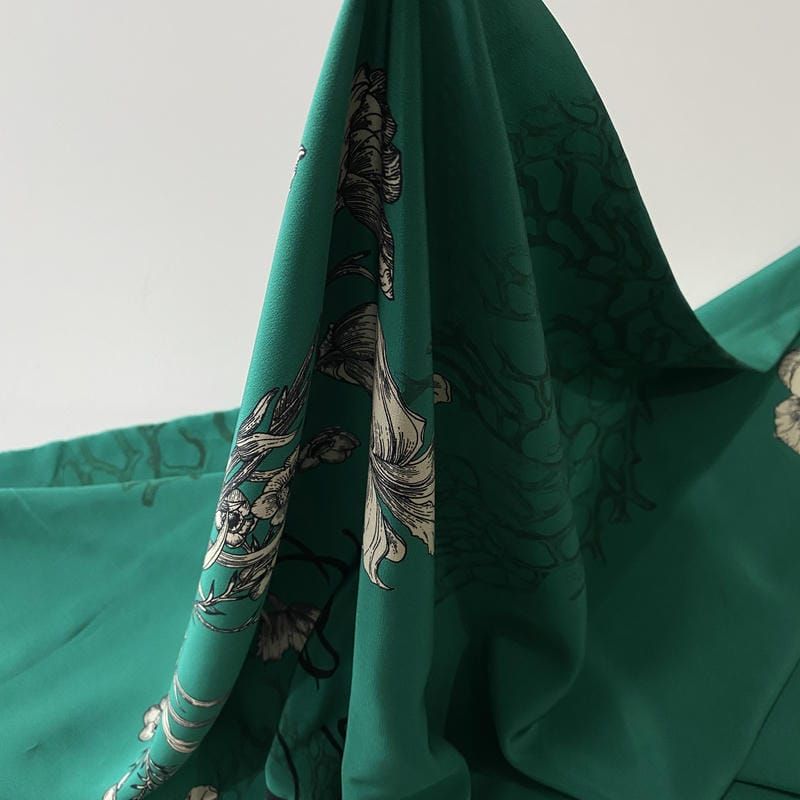 Tecido Crepe de Chine Estampado Verde E'est La Vie • Conexão Tecidos
