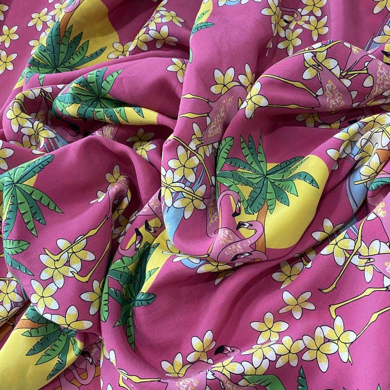 Tecido Crepe de Chine Estampado Flamingo Tropical • Conexão Tecidos