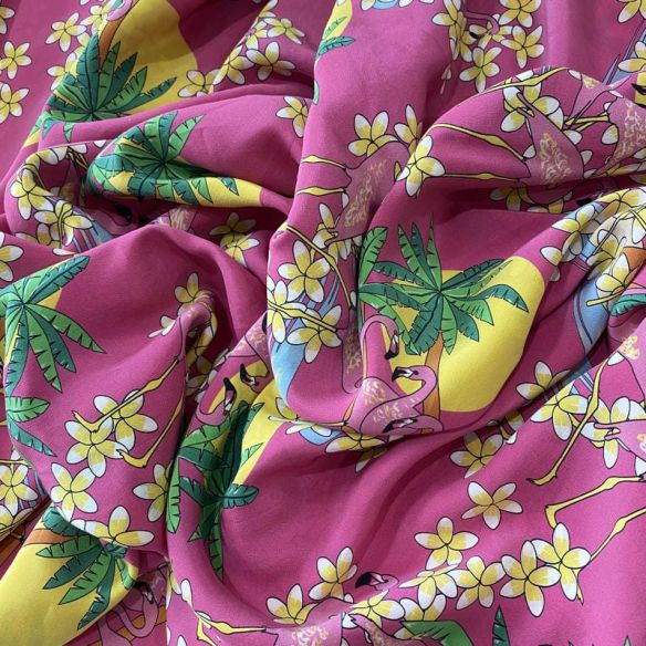 Tecido Crepe de Chine Estampado Flamingo Tropical • Conexão Tecidos