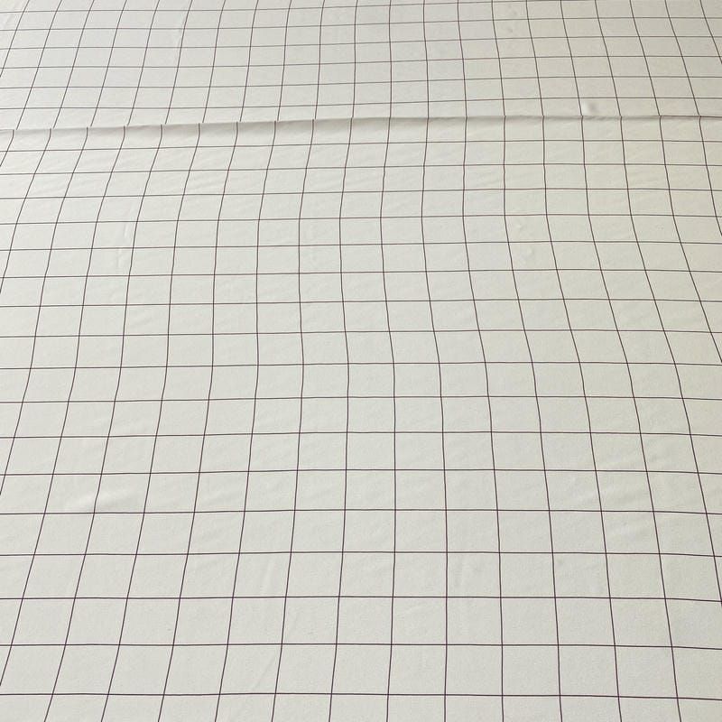 Tecido Crepe de Chine Estampado Grid Minimal Wine • Conexão Tecidos