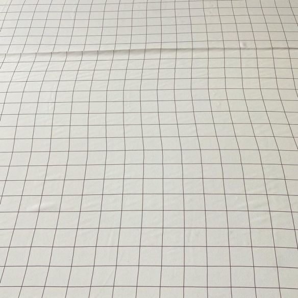 Tecido Crepe de Chine Estampado Grid Minimal Wine • Conexão Tecidos