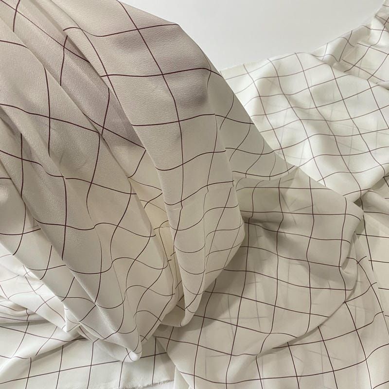 Tecido Crepe de Chine Estampado Grid Minimal Wine • Conexão Tecidos