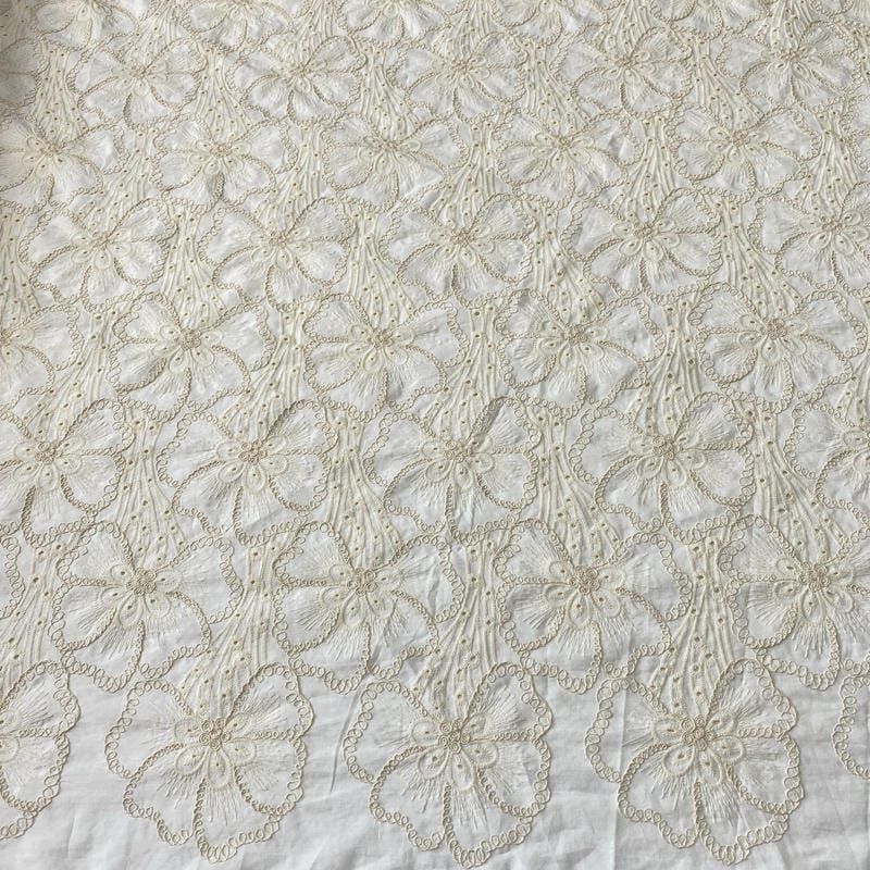 Tecido Cambraia De Algodão Bordada Floral Off White • Conexão Tecidos