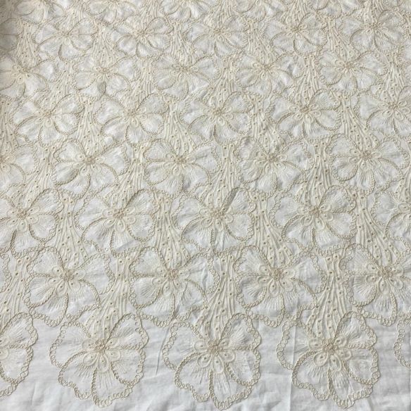 Tecido Cambraia De Algodão Bordada Floral Off White • Conexão Tecidos