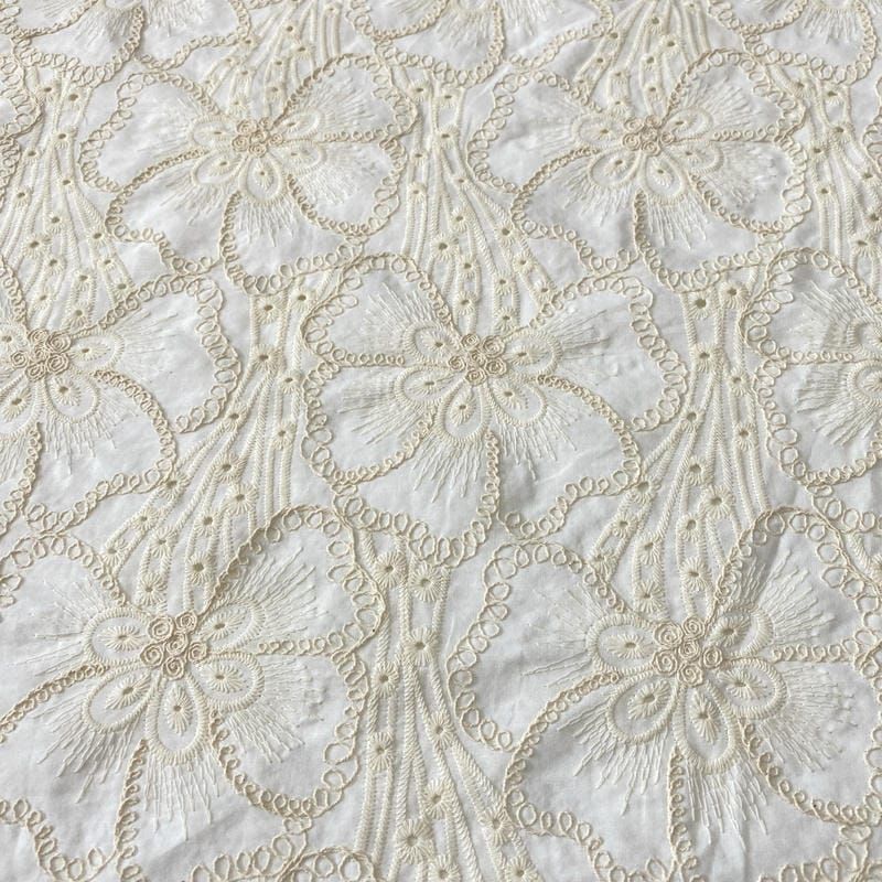 Tecido Cambraia De Algodão Bordada Floral Off White • Conexão Tecidos