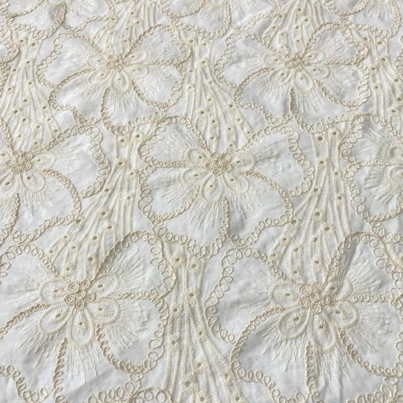 Tecido Cambraia De Algodão Bordada Floral Off White • Conexão Tecidos