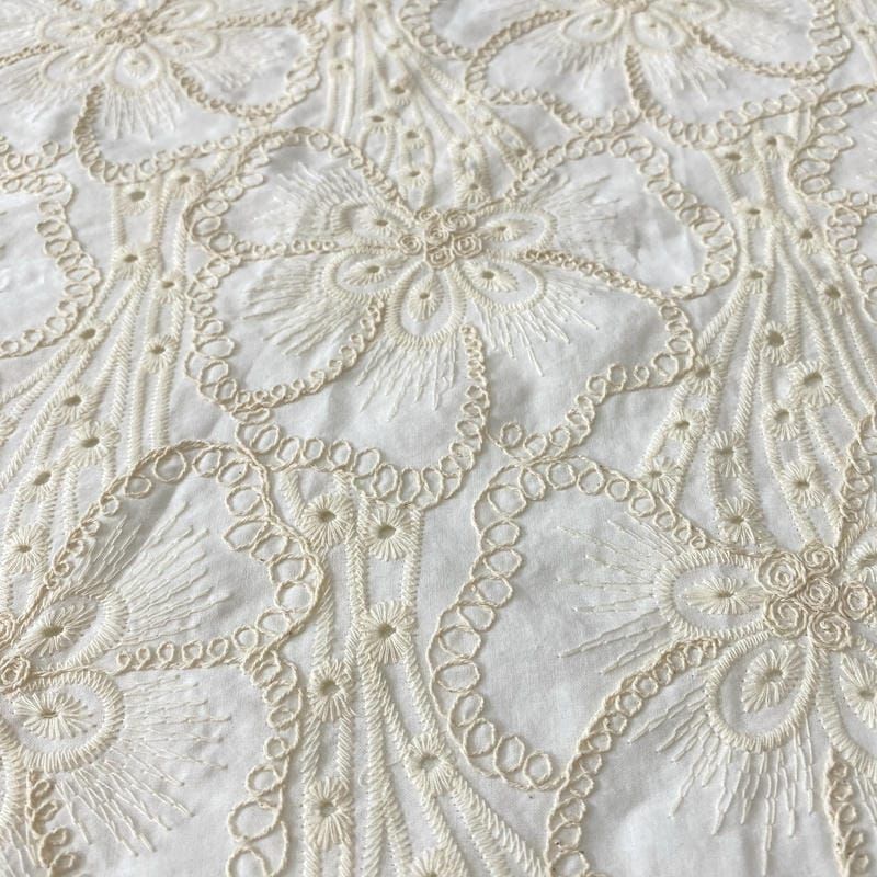 Tecido Cambraia De Algodão Bordada Floral Off White • Conexão Tecidos