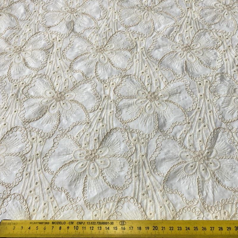 Tecido Cambraia De Algodão Bordada Floral Off White • Conexão Tecidos