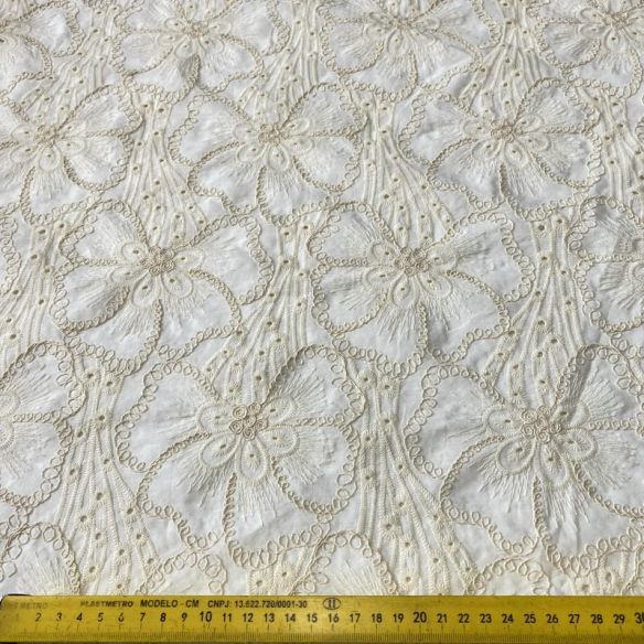 Tecido Cambraia De Algodão Bordada Floral Off White • Conexão Tecidos
