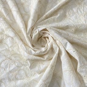 Tecido Cambraia De Algodão Bordada Floral Off White • Conexão Tecidos