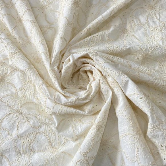 Tecido Cambraia De Algodão Bordada Floral Off White • Conexão Tecidos
