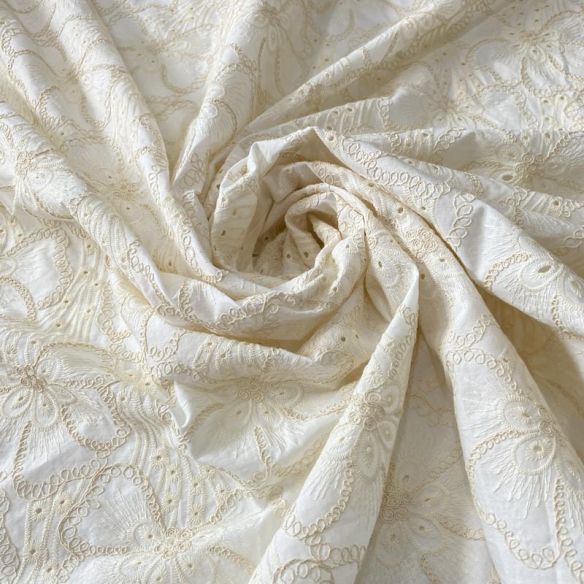 Tecido Cambraia De Algodão Bordada Floral Off White • Conexão Tecidos