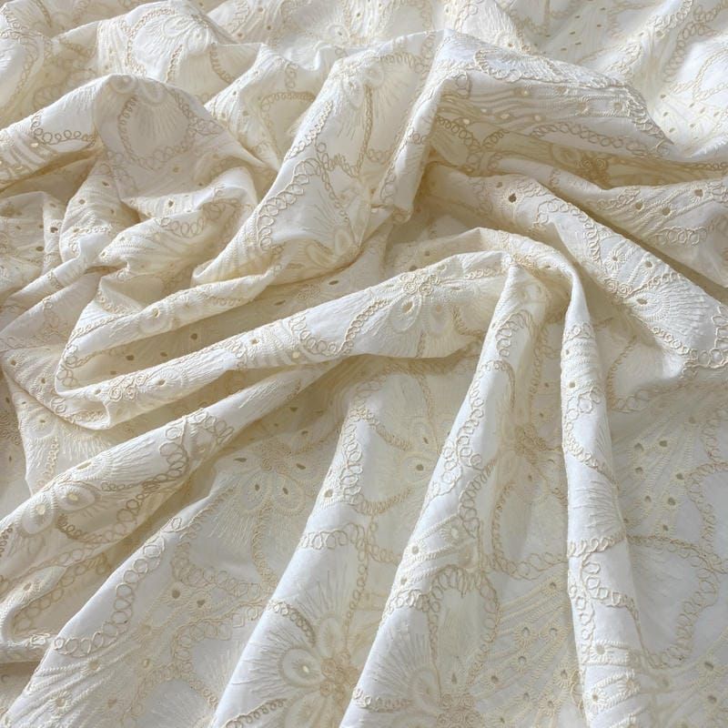 Tecido Cambraia De Algodão Bordada Floral Off White • Conexão Tecidos