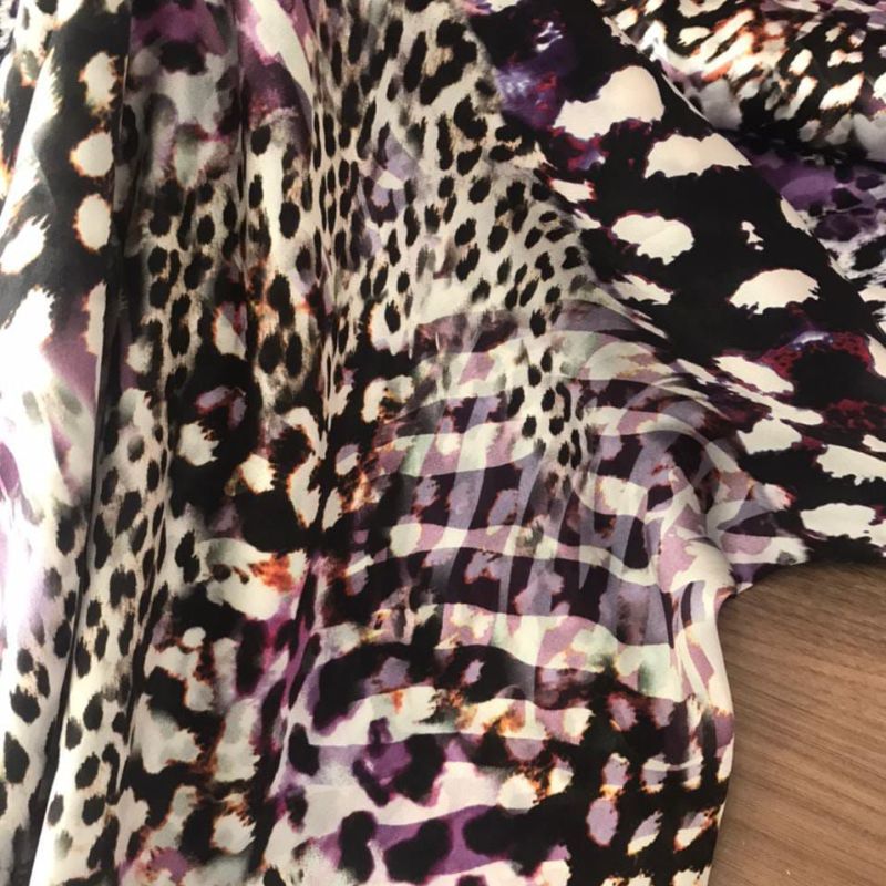 Tecido Cetim de Seda Estampado Onça Roxo • Conexão Tecidos