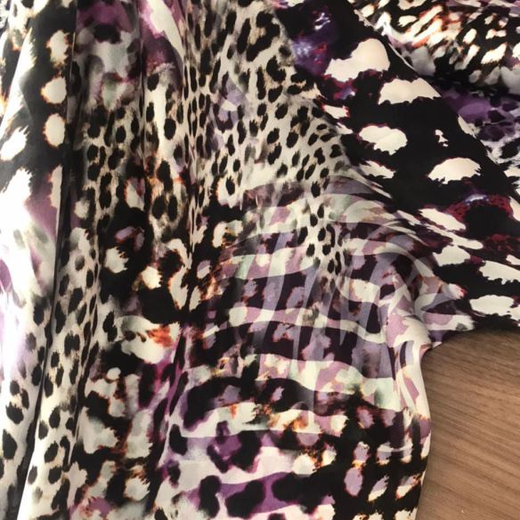 TECIDO CETIM DE SEDA ANIMAL PRINT COLORS ROXO • Conexão Tecidos